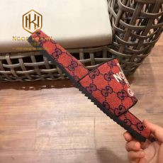 Dep Gucci nam quai ngang mau do hoa tiet chu dap logo 7
