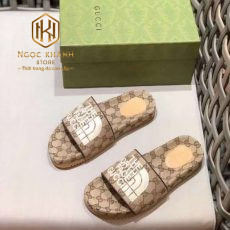 Dep Gucci nam quai ngang mau ghi hoa tiet chu trang dap logo 3