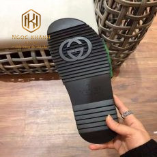 Dep Gucci nam quai ngang mau xanh la hoa tiet chu trang dap logo 7