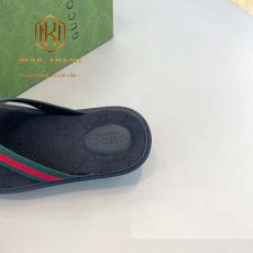 Dep Gucci nam xo ngon mau den quai xanh do hoa tiet in logo 1