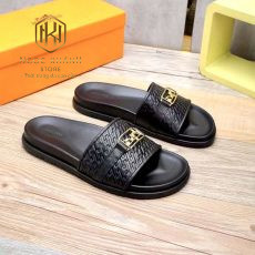 Dep Hermes nam quai ngang mau den hoa tiet dap noi khoa logo vang 7