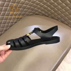 Dep ro Gucci nam mau den logo khoa g kep vang 1