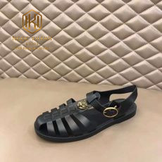 Dep ro Gucci nam mau den logo khoa g kep vang 10