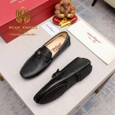GIAY LUOI SALVATORE FERRAGAMO NAM MAU DEN DA DAP LOGO CHU KHOA LECH GNSF52 2 1
