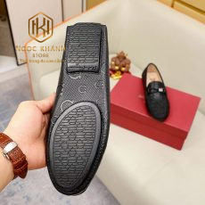 GIAY LUOI SALVATORE FERRAGAMO NAM MAU DEN DA DAP LOGO CHU KHOA LECH GNSF52 9