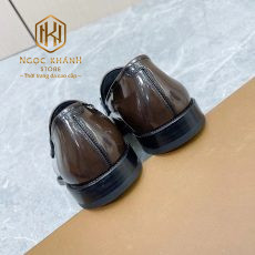 Giay luoi Burberry de cao mau nau da bong hoa tiet khoa vang 2