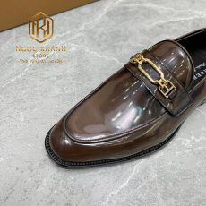 Giay luoi Burberry de cao mau nau da bong hoa tiet khoa vang 5