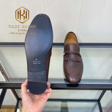 Giay luoi Gucci nam de cao hoa tiet tua rua khoa logo mau nau 9