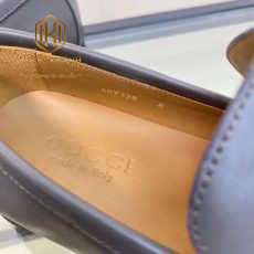 Giay luoi Gucci nam de cao hoa tiet tua rua khoa logo mau xam 5