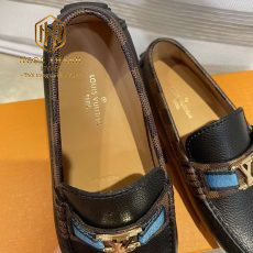 Giay luoi Louis Vuitton nam mau den vien caro nau tag xanh mui nhon 6