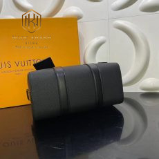 Tui du lich louis vuitton mau den da taiga logo lech like auth 3