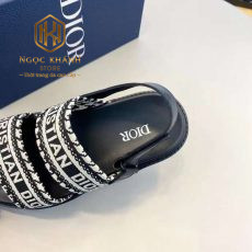 dep dior nam quai hau hoa tiet logo Christian Dior 2