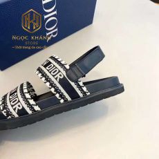 dep dior nam quai hau hoa tiet logo Christian Dior 3