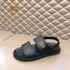 dep dior nam quai hau mau den khoa logo chu lech 5