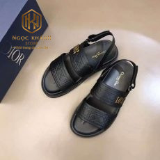 dep dior nam quai hau mau den khoa logo chu lech 6