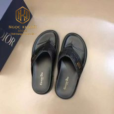 dep dior nam xo ngon mau den khoa logo chu lech 3