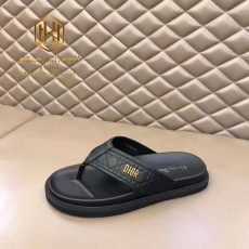 dep dior nam xo ngon mau den khoa logo chu lech 4