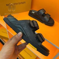 dep louis vuitton nam hai quai cai khoa hoa tiet hoa den 7