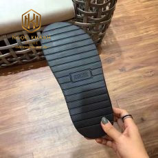 dep nam dior quai hau mau den hoa tiet logo nho bo vien 3