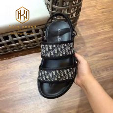 dep nam dior quai hau mau den hoa tiet logo nho bo vien 5