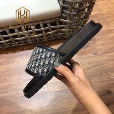 dep nam dior quai ngang mau den hoa tiet logo nho bo vien 2