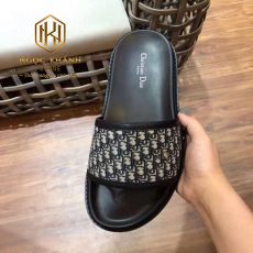 dep nam dior quai ngang mau den hoa tiet logo nho bo vien 7