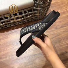 dep nam dior xo ngon mau den hoa tiet logo nho bo vien 2