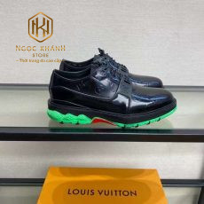 giay Louis Vuitton nam mau den hoa tiet logo de xanh 5
