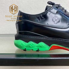giay Louis Vuitton nam mau den hoa tiet logo de xanh 8