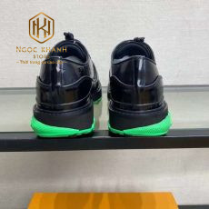giay Louis Vuitton nam mau den hoa tiet logo de xanh 9