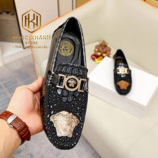 giay luoi Versace nam mau den da ca sau hoa tiet hoa 7