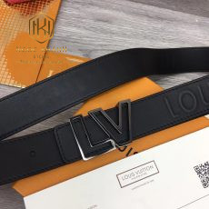 that lung louis vuitton nam in chu hoa tiet khoa trong mat trang day den 4