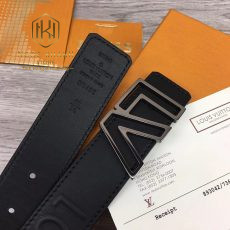 that lung louis vuitton nam in chu hoa tiet khoa trong mat trang day den 7