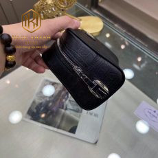 vi nam prada cam tay mau den da hoa tiet khoa so 3