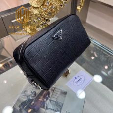 vi nam prada cam tay mau den da hoa tiet khoa so 5 1