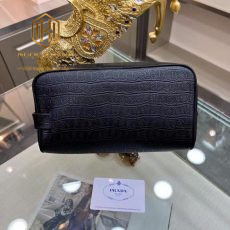 vi nam prada cam tay mau den da hoa tiet khoa so 6