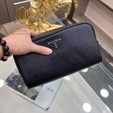 vi nam prada cam tay mau den da hoa tiet khoa so 7