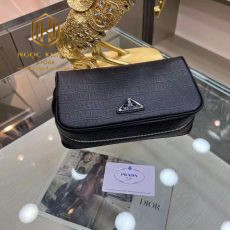 vi nam prada cam tay mau den da hoa tiet khoa so 8