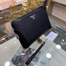 vi nam prada cam tay mau den hoa tiet logo tam giac khoa so 3 1