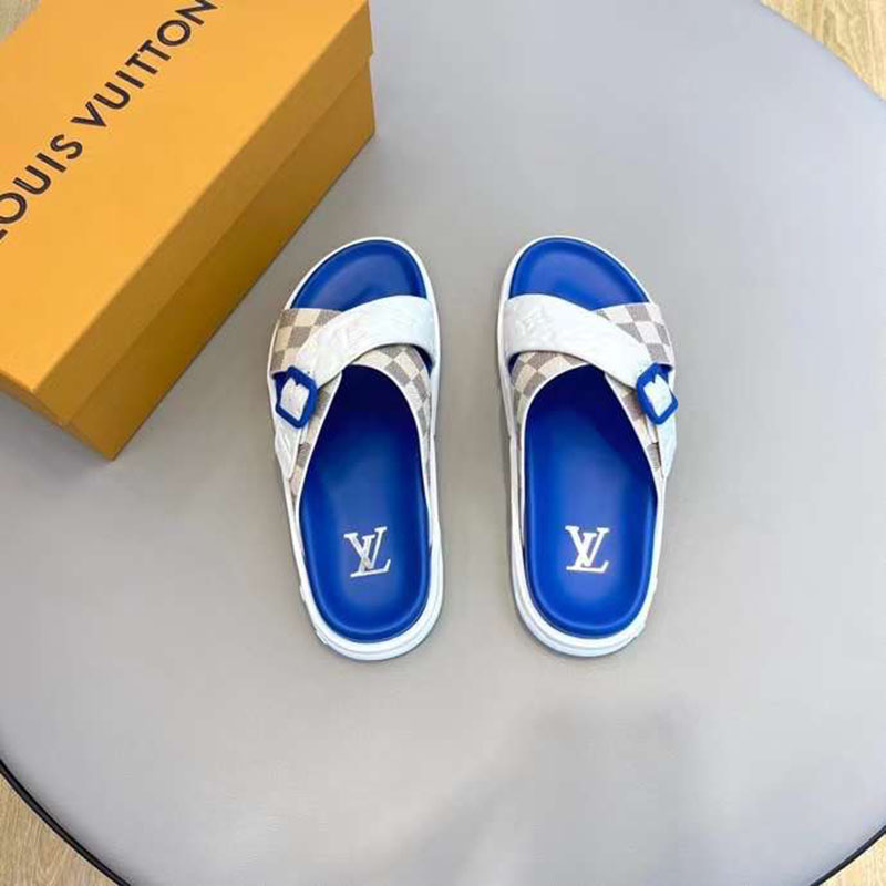 DEP NAM LOUIS VUITTON DE XANH QUAI CHEO HOA TIET CARO XAM DLV6015