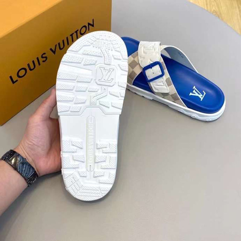 DEP NAM LOUIS VUITTON DE XANH QUAI CHEO HOA TIET CARO XAM DLV6018