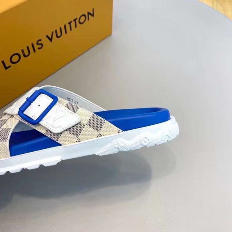 DEP NAM LOUIS VUITTON DE XANH QUAI CHEO HOA TIET CARO XAM DLV6020
