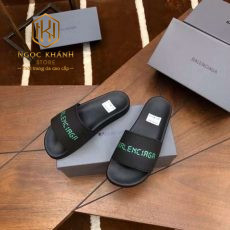 Dep balenciaga nam mau den hoa tiet chu xanh net dut 7