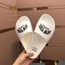 Dep balenciaga nam mau trang hoa tiet chu new york den 7