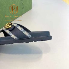 Dep gucci nam quai cheo hoa tiet in logo xam khoa chu g 9