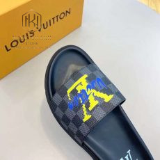 Dep louis vuitton nam quai ngang mau den hoa tiet caro chu vang 3