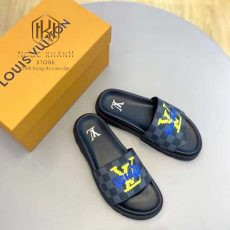 Dep louis vuitton nam quai ngang mau den hoa tiet caro chu vang 7