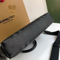 Tui xach nam Burberry hoa tiet ke o mau xam 3