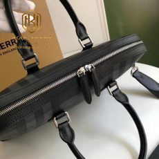 Tui xach nam Burberry hoa tiet ke o mau xam 7