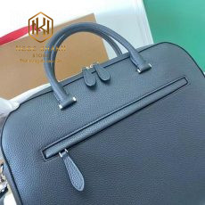 Tui xach nam Burberry mau den da nhan day deo cai 8